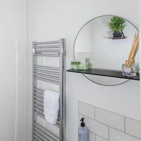 Modern, Stylish 2-bedroom New Build House Holiday home Birmingham