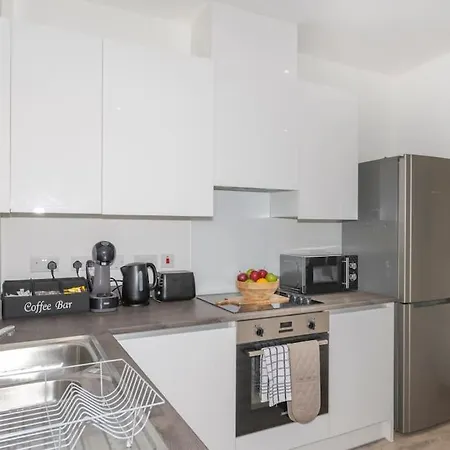 Modern, Stylish 2-bedroom New Build House Holiday home Birmingham