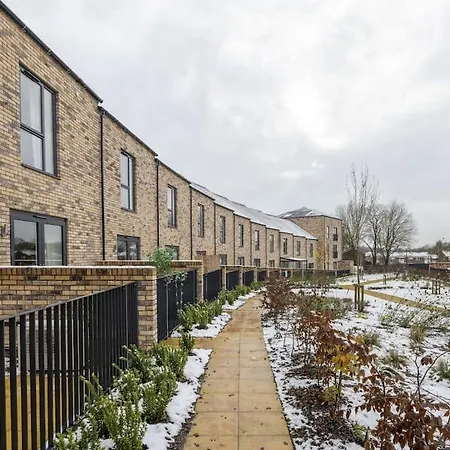Modern, Stylish 2-bedroom New Build House Holiday home